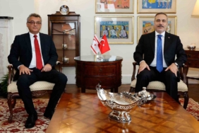 Bakan Fidan, KKTC Cumhurbaşkanı Erhürman ve Dışişleri Bakanı Ertuğruloğlu ile bir araya geldi