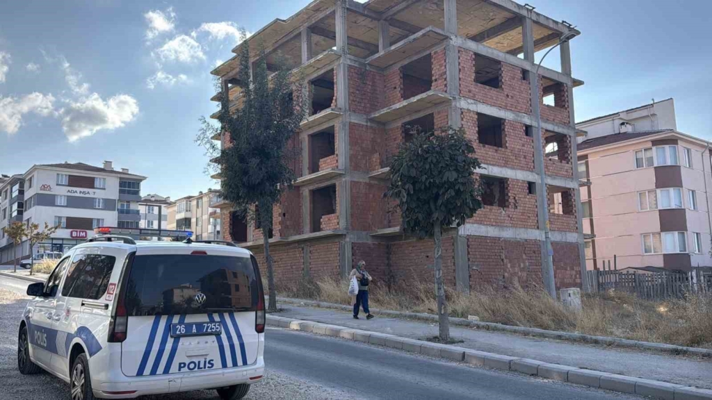 İnşaatın 4’üncü katından düşen şahıs yaralandı
