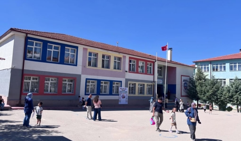 Sivrihisar’da okul öncesi ve birinci sınıflar ders başı yaptı