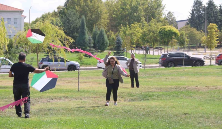 Gazze’deki çocuklar için gökyüzüne uçurtma bıraktılar