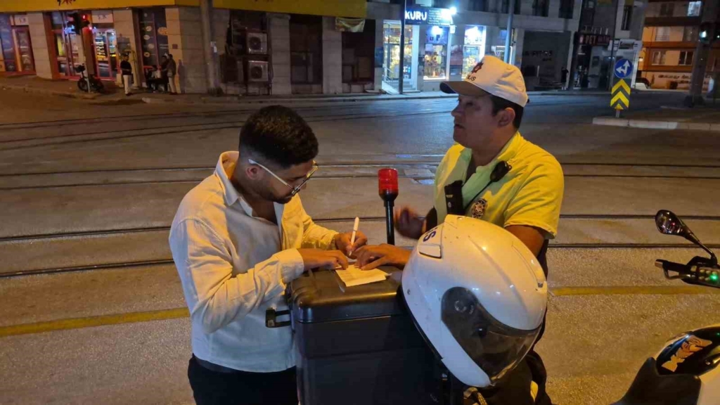 Eskişehir’de 25 polis ekibinin katılımı ile asayiş ve trafik uygulaması