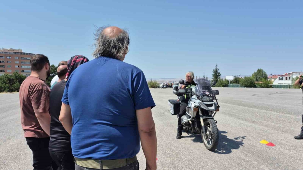Motosiklet sürücülerine hayati eğitim