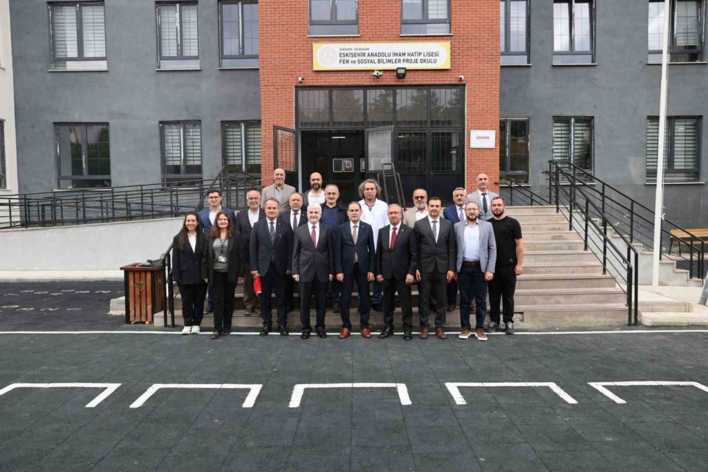 TEİ’den Eskişehir Anadolu İmam Hatip Lisesine yeni kütüphane