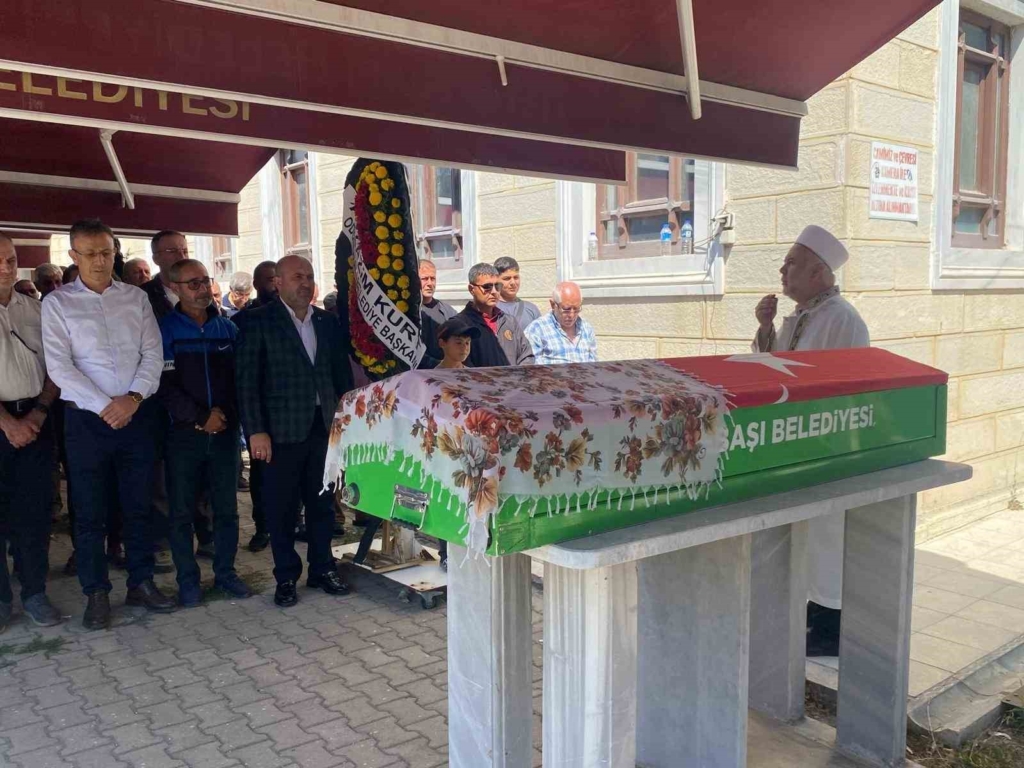 Girne’deki gemi kazasında hayatını kaybeden Eskişehirli kadın son yolculuğuna uğurlandı