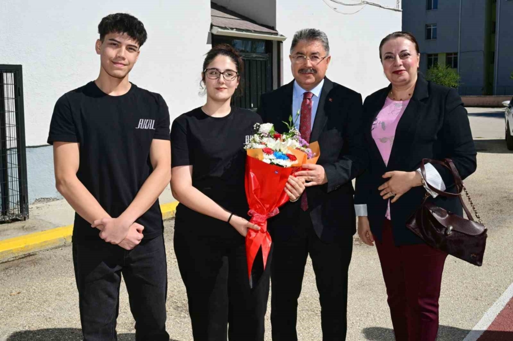 Vali Dr. Erdinç Yılmaz lise öğrencileriyle bir araya geldi
