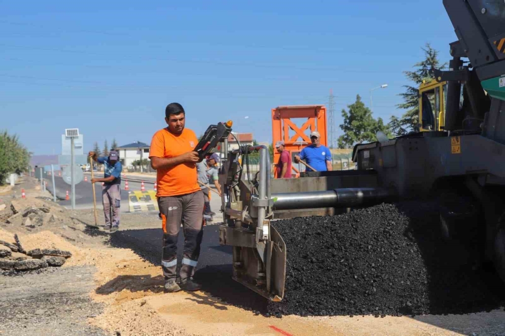 Eskişehir Büyükşehir Belediyesi’nden 100. Yıl Bulvarı’nda asfalt çalışması