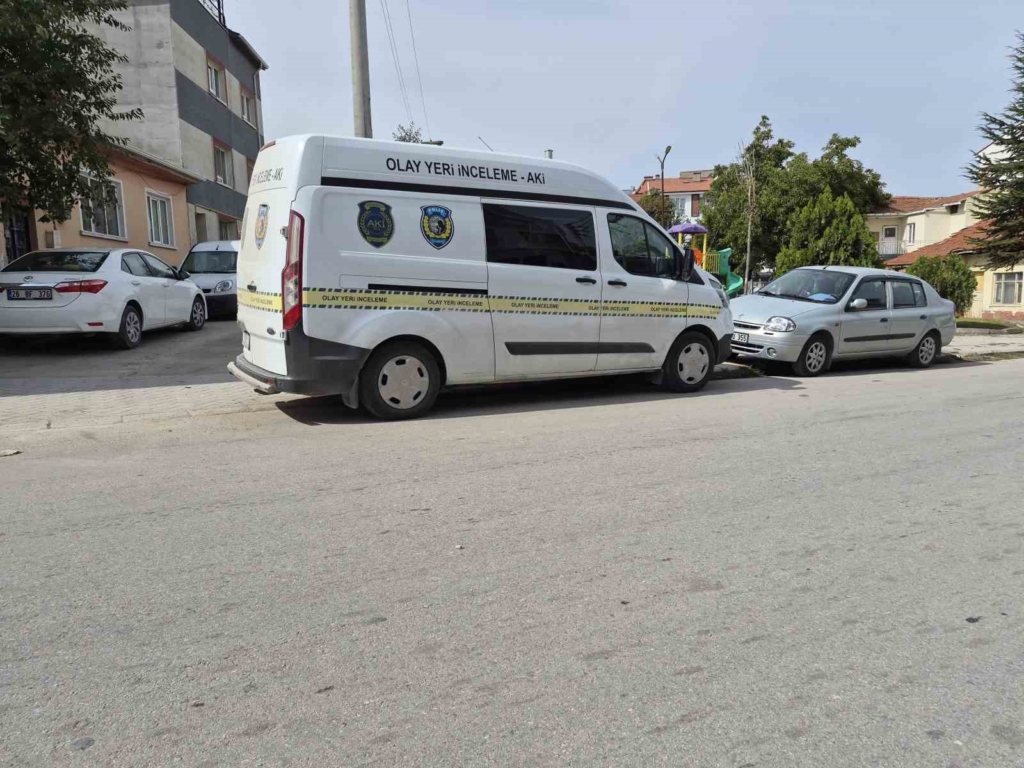 Eskişehir’de 52 yaşındaki adam merdivenin altında ölü bulundu