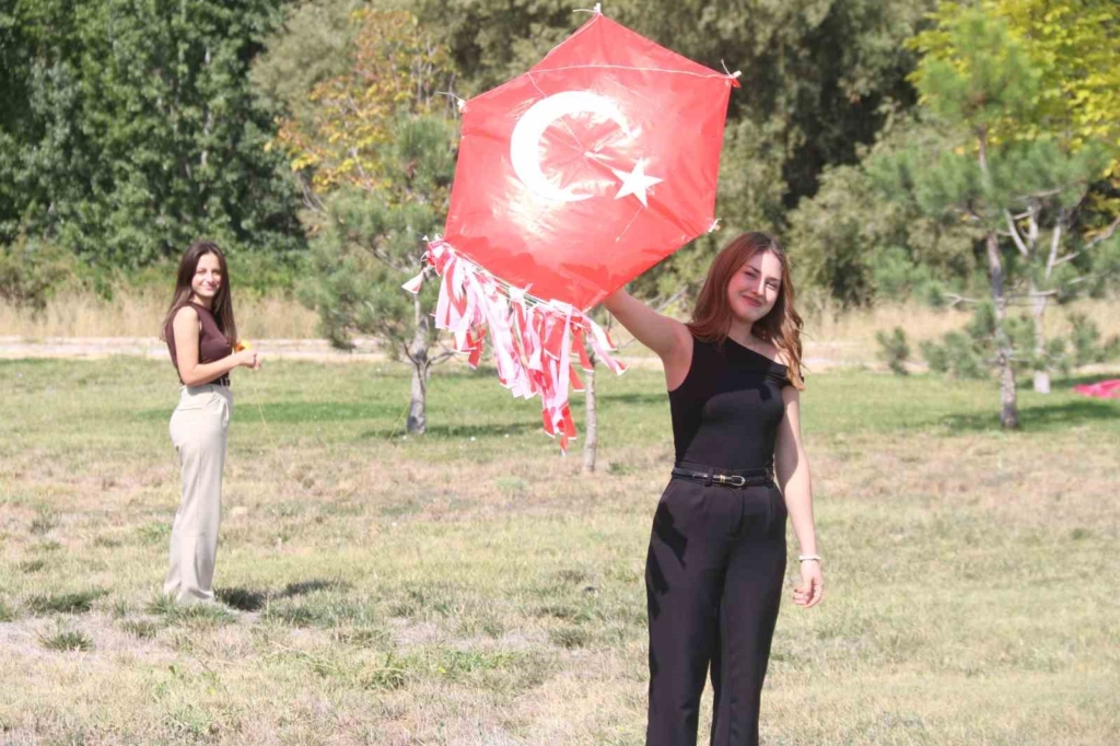 Gazze’deki çocuklar için gökyüzüne uçurtma bıraktılar