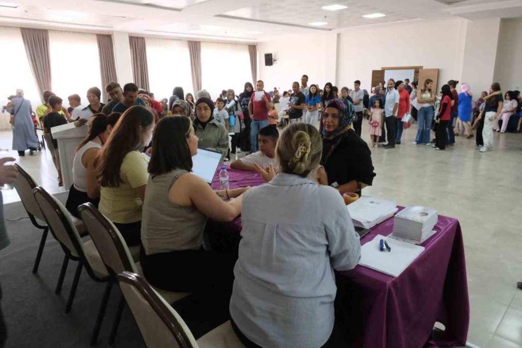 Büyükşehir öğrencilerin yüzünü güldürdü