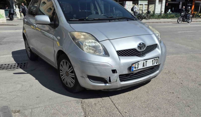 Eskişehir’de otomobille çarpışan motosiklet devrildi: Sürücü yaralandı