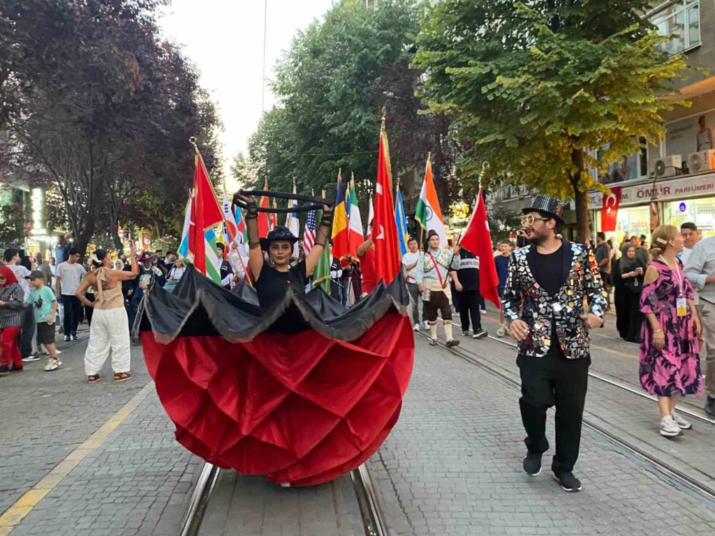 "Uluslararası Eskişehir Porsuk Festivali" coşkuyla başladı