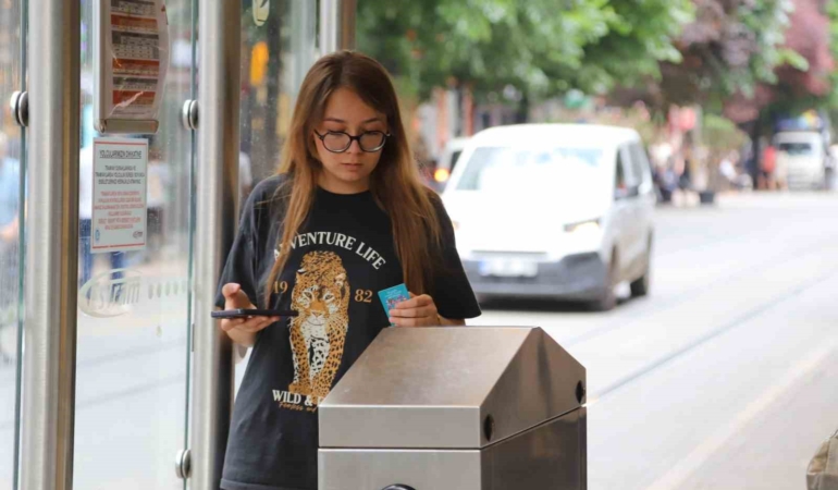 Anadolu Üniversitesi  Öğrencilerine  500 TL’ye Sınırsız Ulaşım
