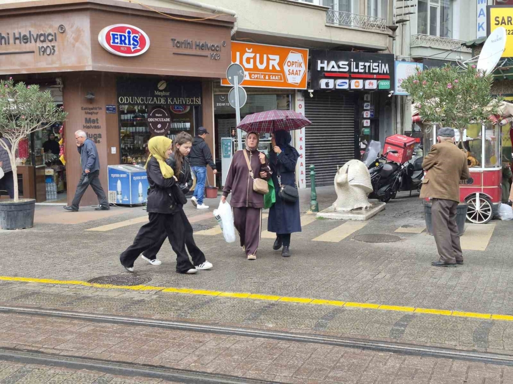 Eskişehir’de sağanak yağış etkili oldu