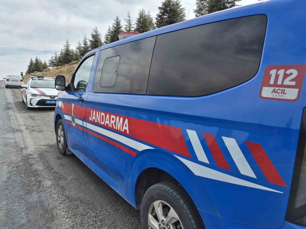 Tekeri kilitlenen motosikletten düşen sürücü yaralandı