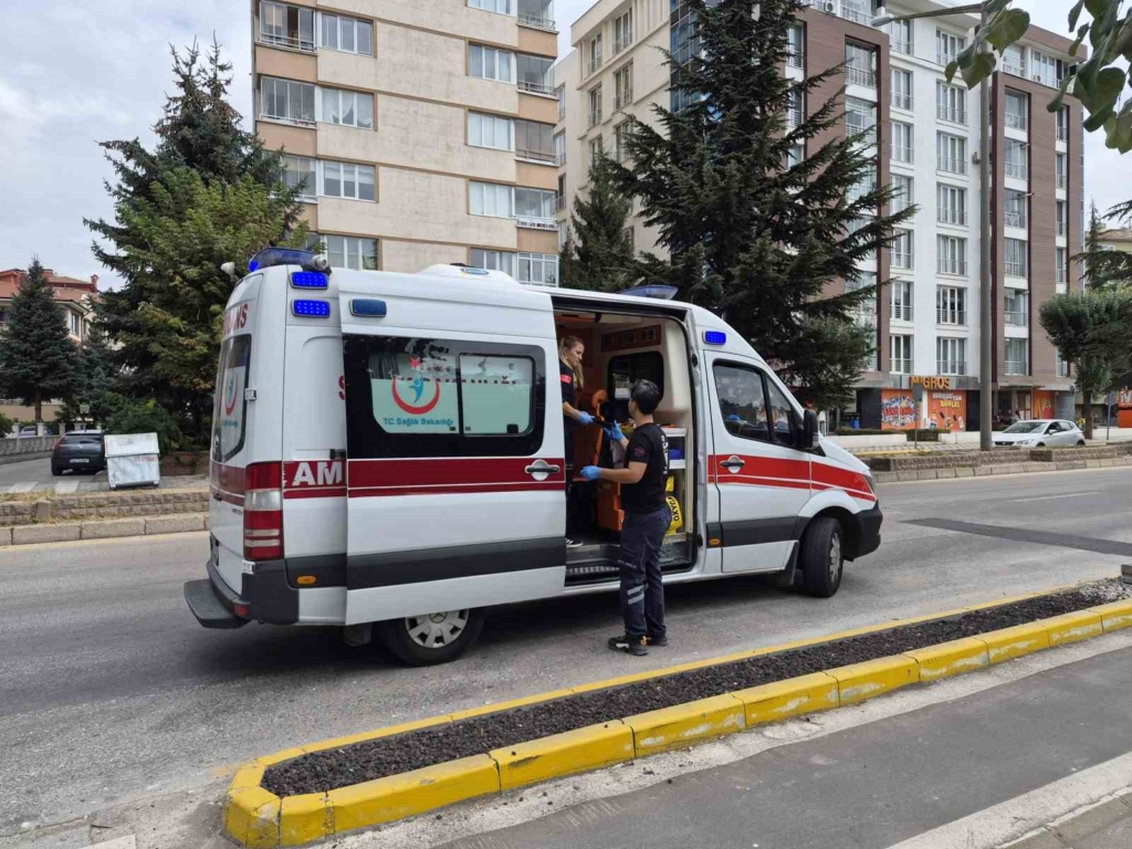 Eskişehir’de otomobilin çarptığı bisiklet sürücüsü yaralandı
