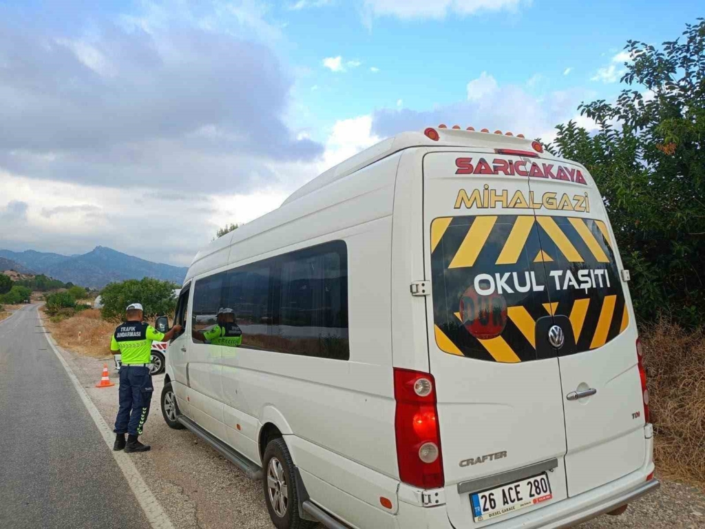 Eskişehir’de okul çevresi ve servis araçlarına yönelik uygulama yapıldı