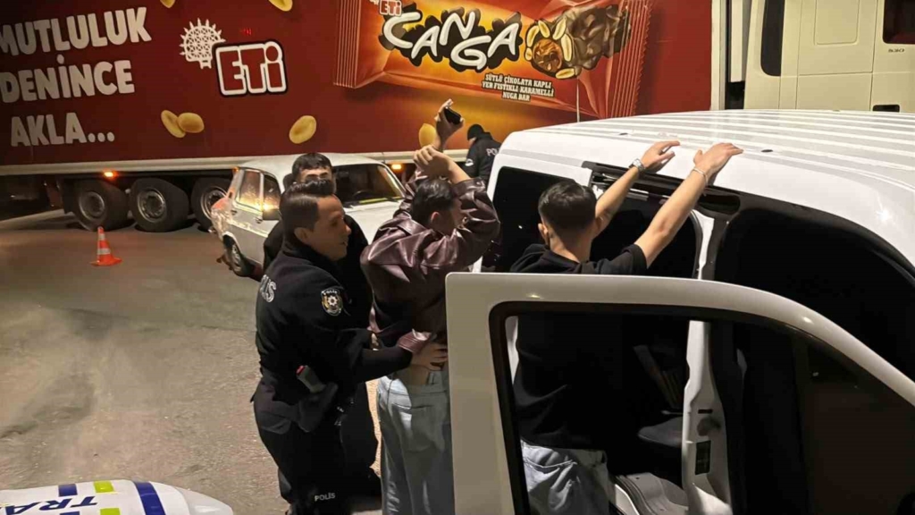 Eskişehir’de 100 polisin katıldığı asayiş ve trafik denetimleri