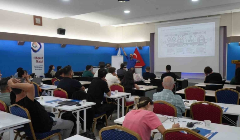 Eskişehir’de yapay zeka destekli veri analizi eğitimi