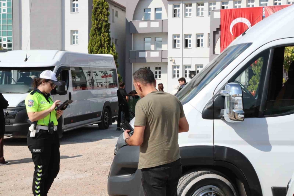 Eskişehir’de yeni eğitim öğretim yılının başlamasıyla okul servisleri denetlendi