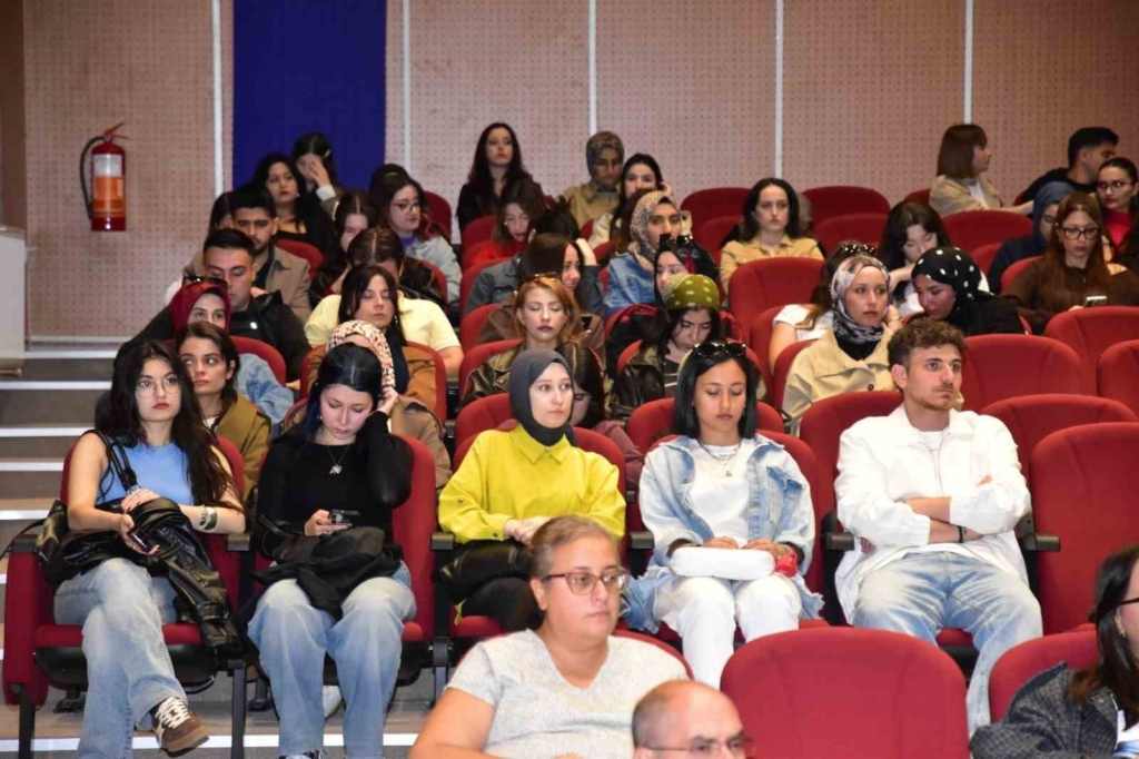 Eskişehir’de üniversiteli gençlere "Sağlıklı Yaşam ve Güvenli İlişkiler" eğitimi