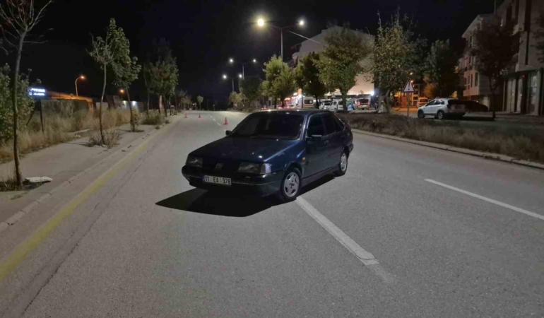 Eskişehir’de alkollü sürücü denetimde aracını bırakıp kaçtı
