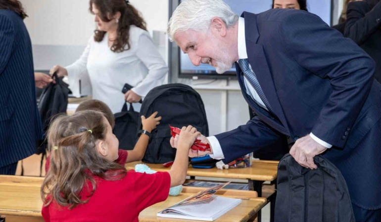TEI, Mahmudiye’de 800’ün üzerinde öğrenciye kırtasiye desteği