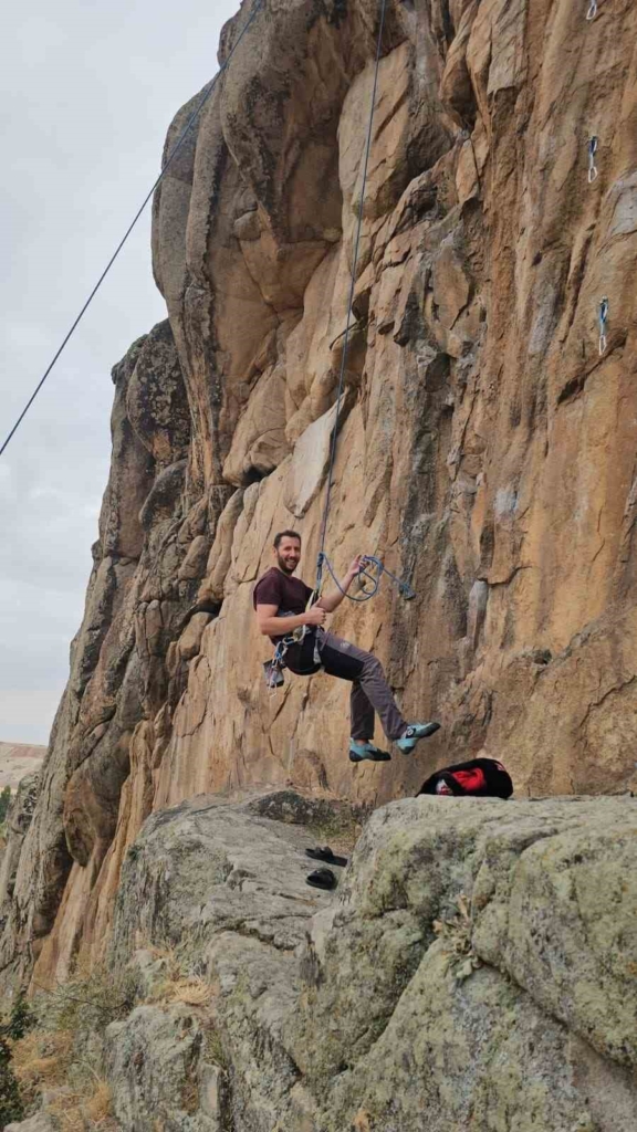 Sivrihisar Karakaya’da tırmanış heyecanı: Dağcılardan çevre kirliliği tepkisi