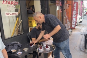 Dışlanma iddiasını reddeden çay ocağı çalışanı, "Herkese kapımız açık"