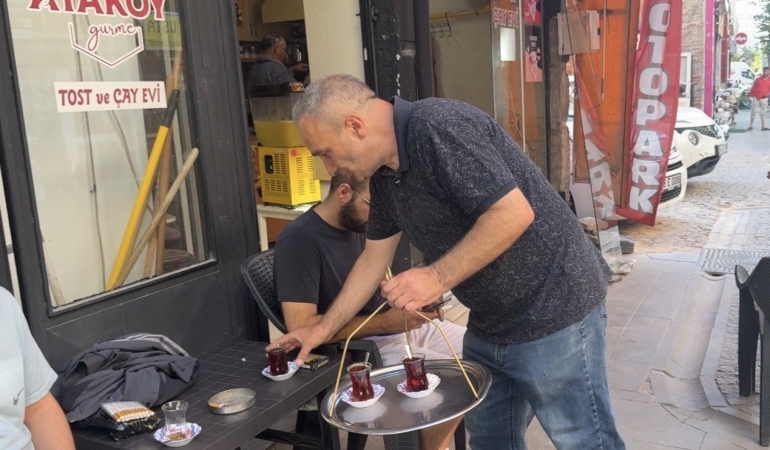 Eskişehir’de çay ocağı çalışanı dışlanma iddiasını reddetti