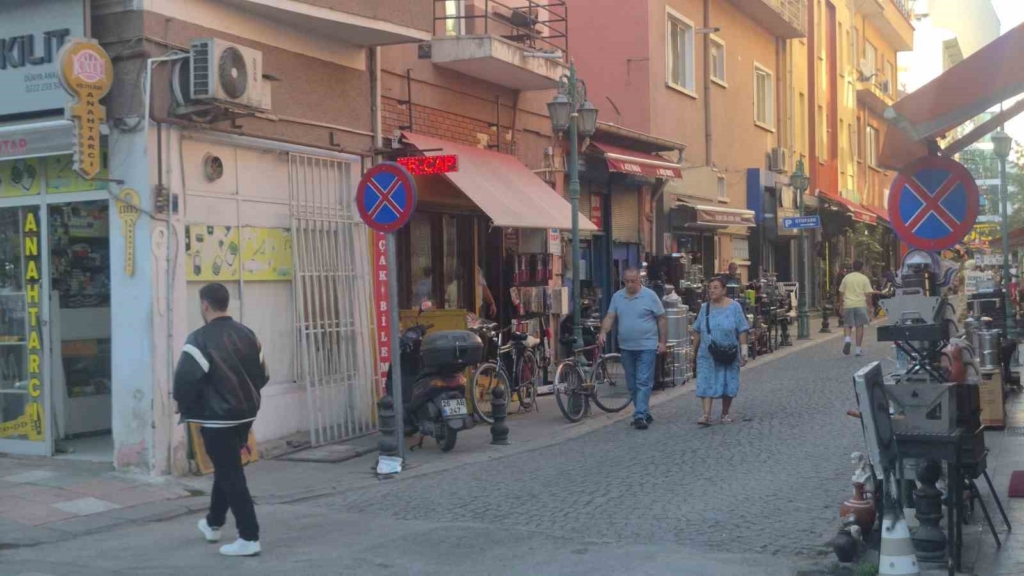 Dengesini kaybederek bodrum kata düşen yaşlı adam yaralandı