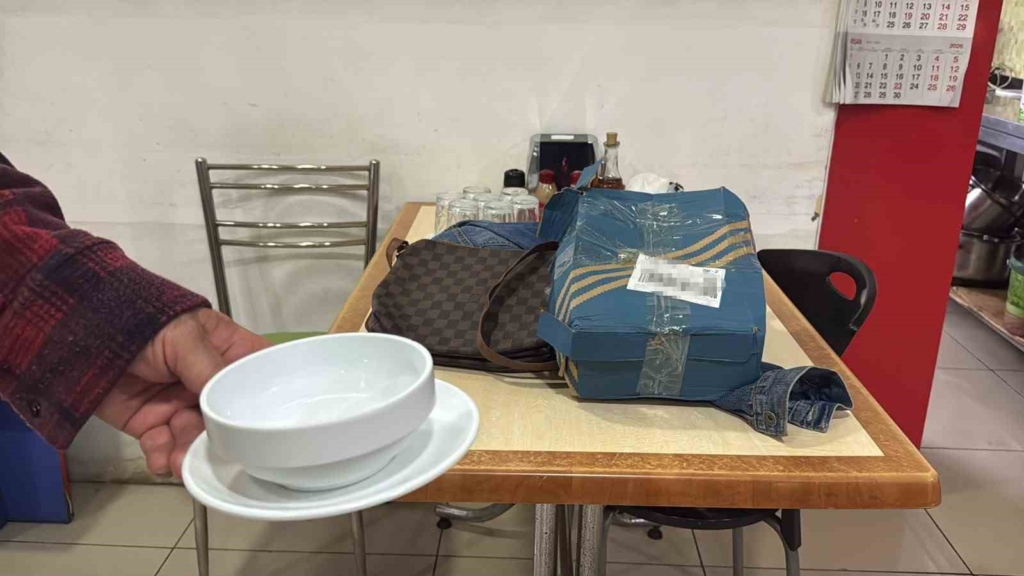 İnternetten tabak sipariş etti, gelenlere şaştı kaldı
