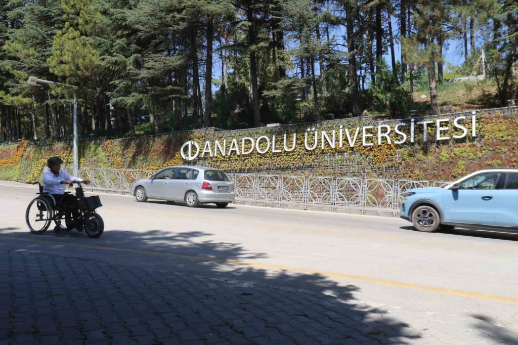 Anadolu Üniversitesi personeli engelleri kendi buluşuyla aştı: 200 bin TL’lik aracı 15 bin TL’ye mal etti