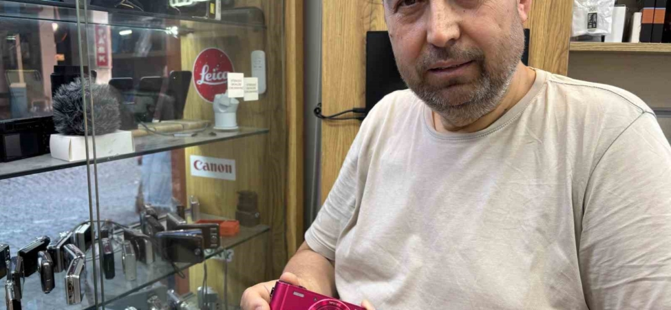 Akıllı telefonların yapaylığından kaçıp kompakt fotoğraf makinelerine yöneldiler