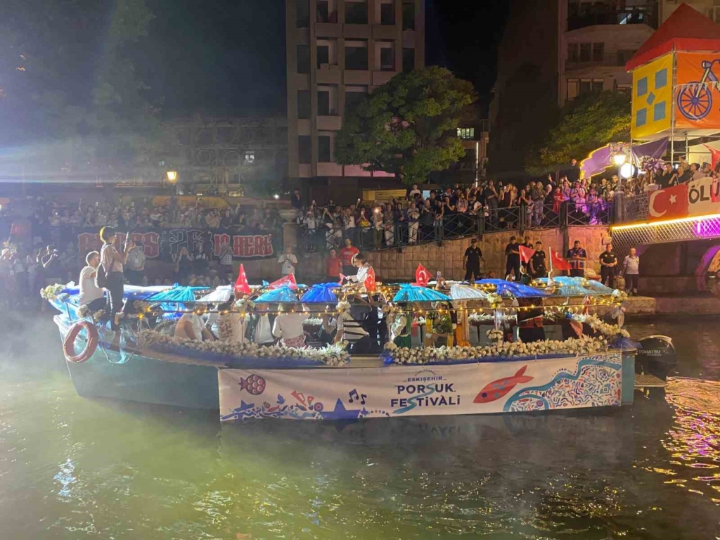 "Uluslararası Eskişehir Porsuk Festivali" coşkuyla başladı
