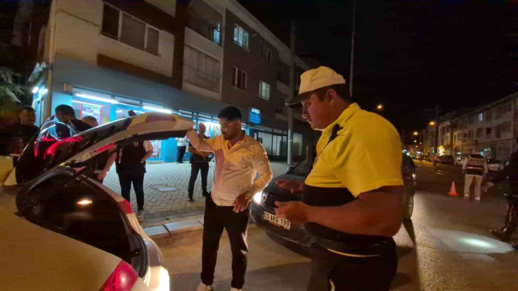 Eskişehir’de 25 polis ekibinin katılımı ile asayiş ve trafik uygulaması