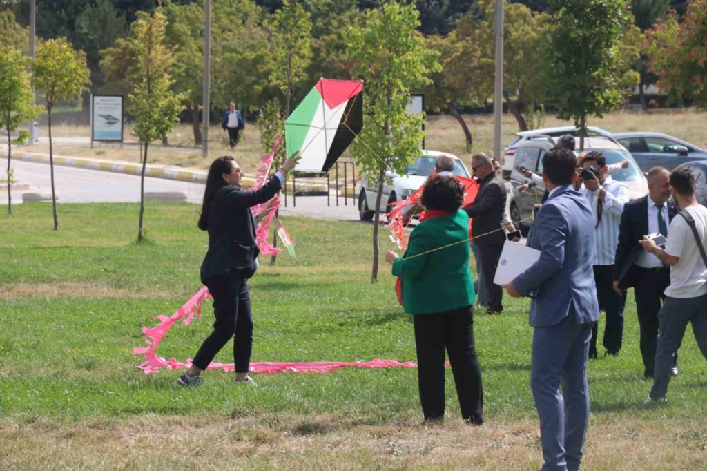 Gazze’deki çocuklar için gökyüzüne uçurtma bıraktılar