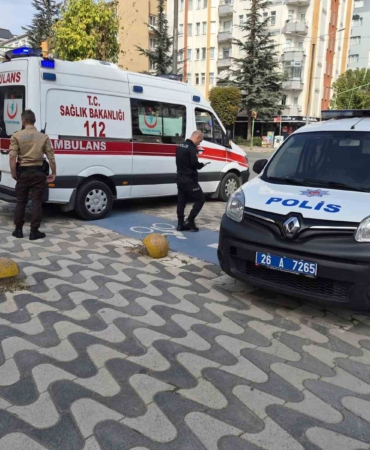 Eskişehir’de otomobilin çarptığı yaşlı kadın yaralandı