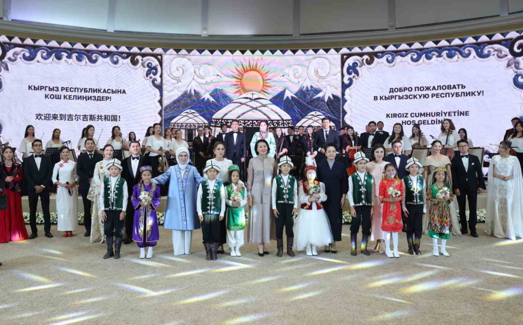 Emine Erdoğan, Kırgızistan’da lider eşleriyle bir araya geldi