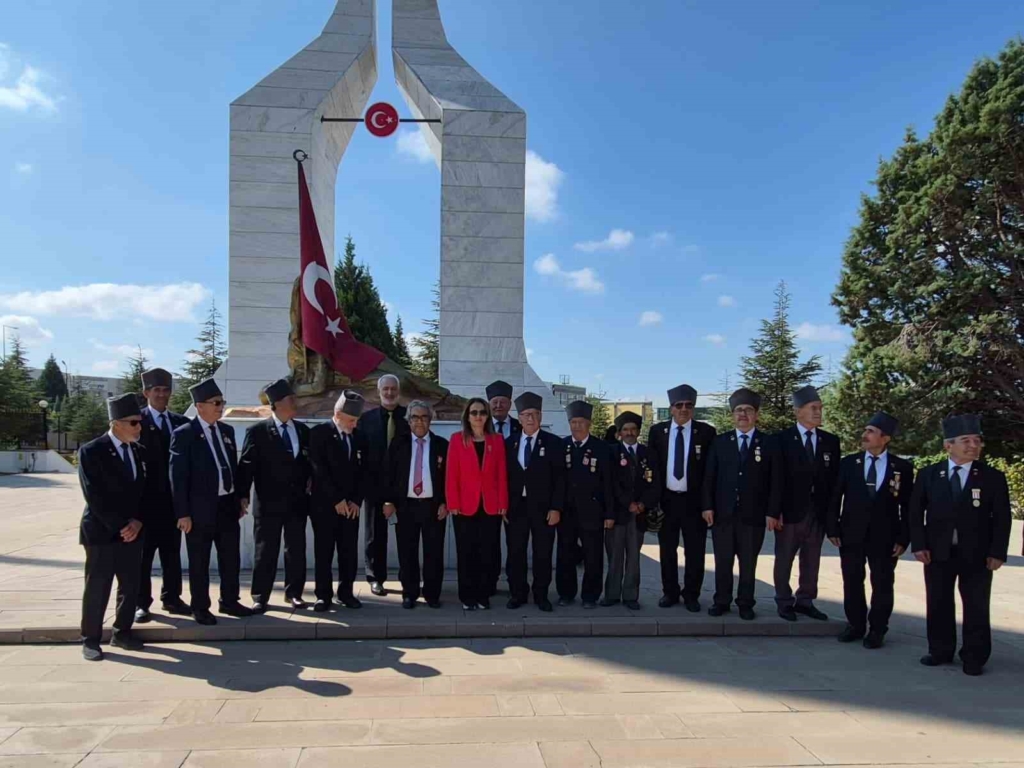 Eskişehir’de gaziler ve şehit yakınlarından şehitlik ziyareti