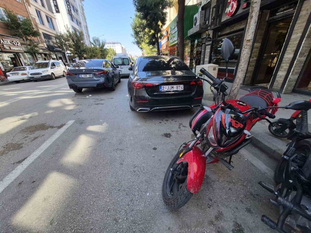 Tartıştığı otomobil sürücüsünü yumruklayan motosikletliye 180 bin TL ceza