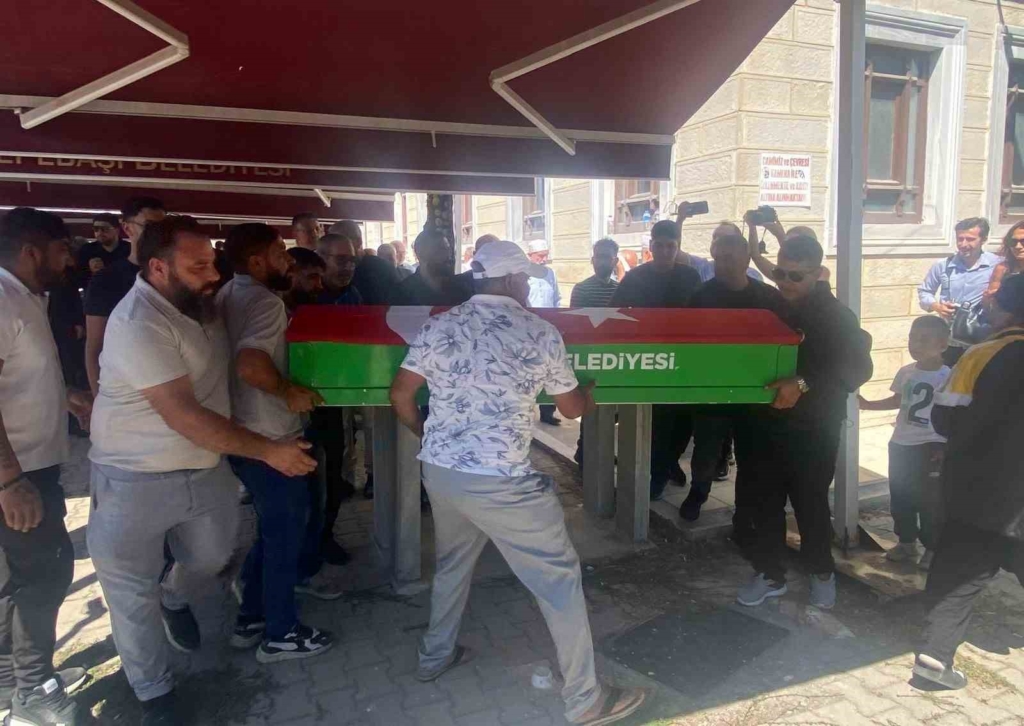 Girne’deki gemi kazasında hayatını kaybeden Eskişehirli kadın son yolculuğuna uğurlandı