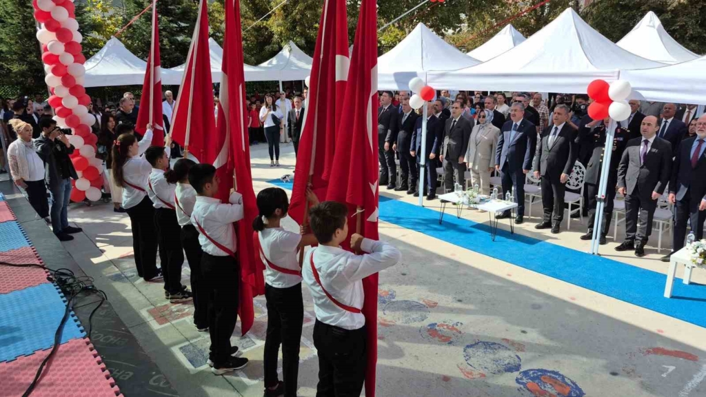 Vali Yılmaz: "Eskişehir’imiz, kökleri tarihin derinliklerine uzanan ulu bir çınardır"