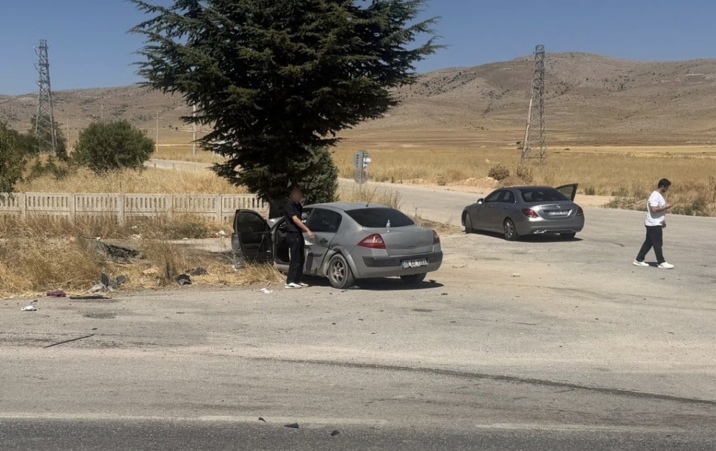 Eskişehir’de 2 araç çarpıştı: 1’i bebek, 1’i çocuk 6 yaralı