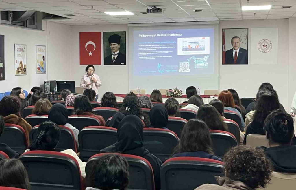 Eskişehir GSB yurtlarına yeni yerleşen öğrencilerle iletişim toplantısı düzenlendi