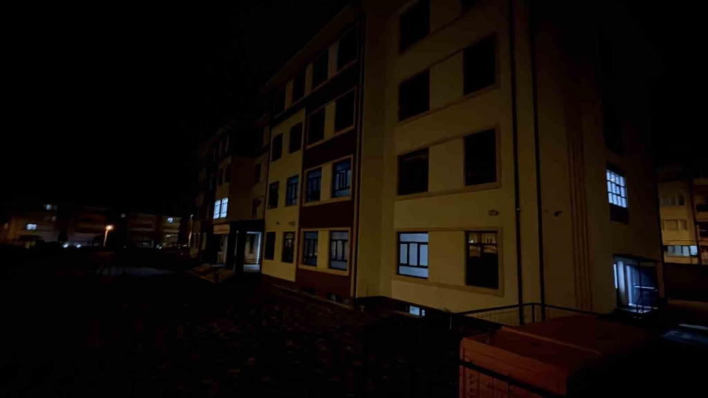 Eskişehir’de inşaat halindeki lise binasına giren 3 şüpheli operasyonuyla yakalandı