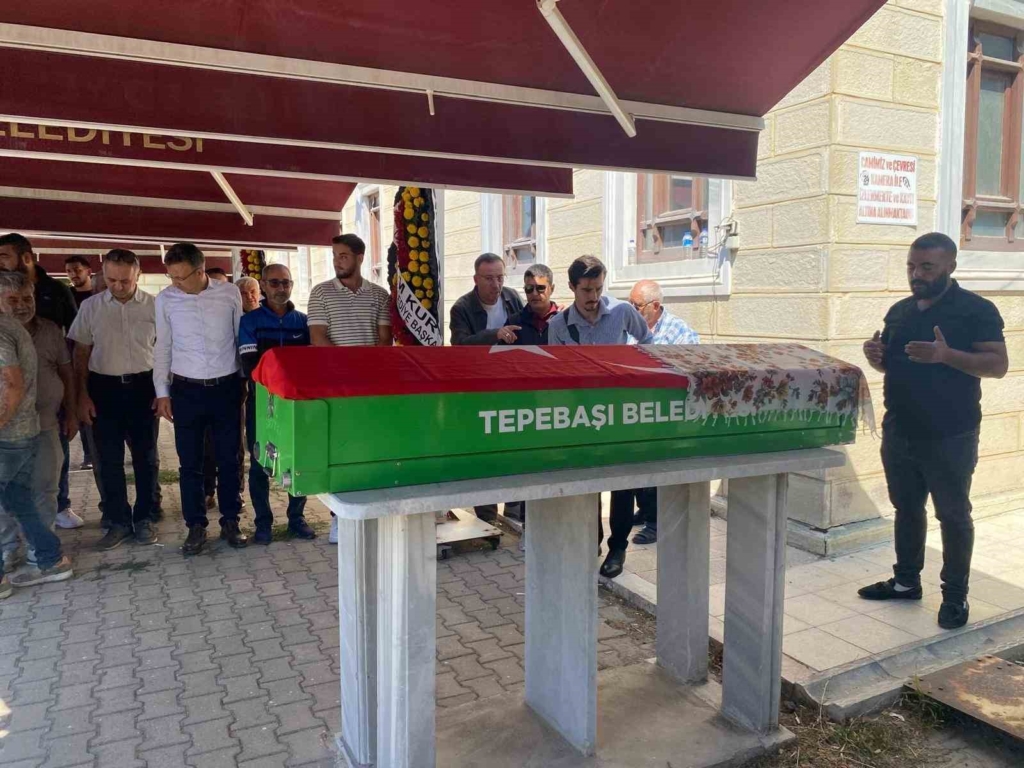 Girne’deki gemi kazasında hayatını kaybeden Eskişehirli kadın son yolculuğuna uğurlandı