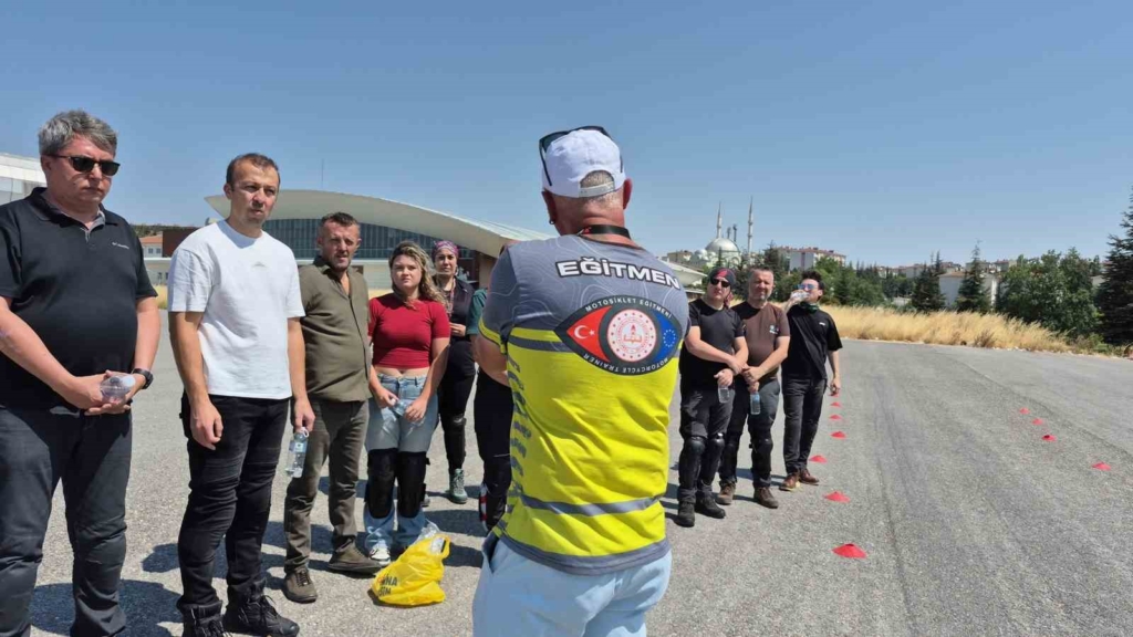 Motosiklet sürücülerine hayati eğitim