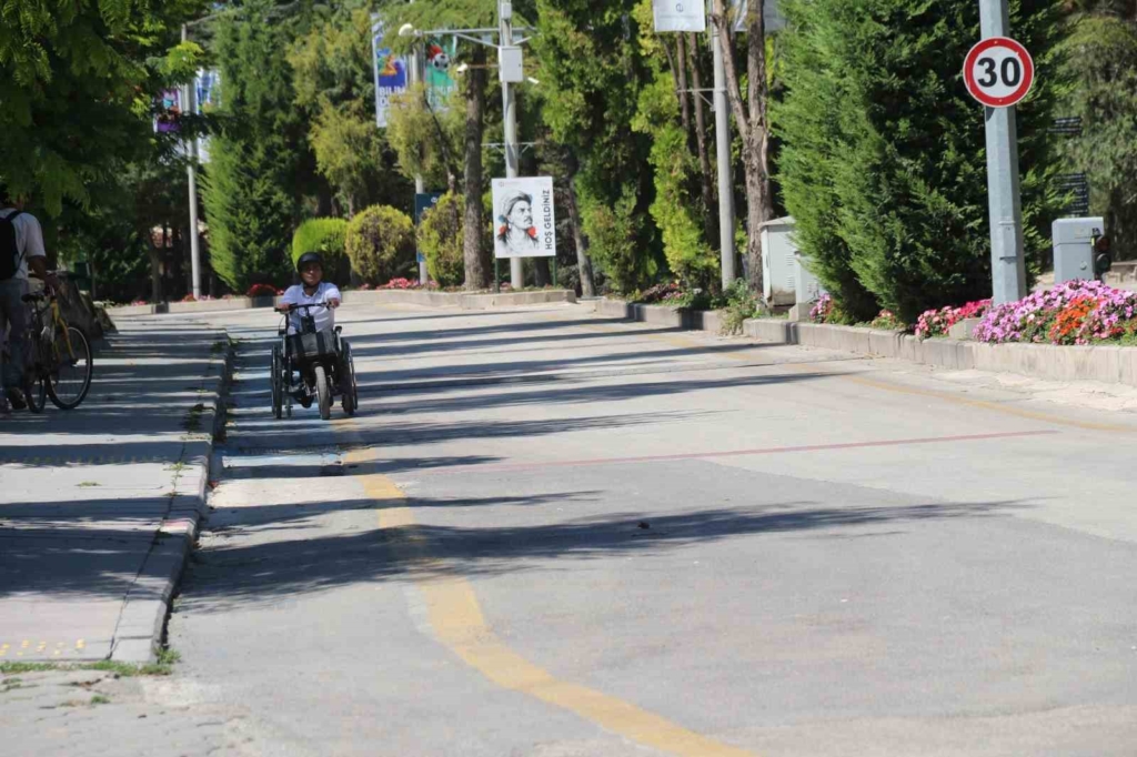 Anadolu Üniversitesi personeli engelleri kendi buluşuyla aştı: 200 bin TL’lik aracı 15 bin TL’ye mal etti