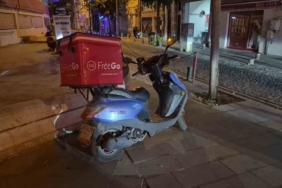 Ters yönden gelen alkollü motosiklet sürücüsü polis otosuna çarptı