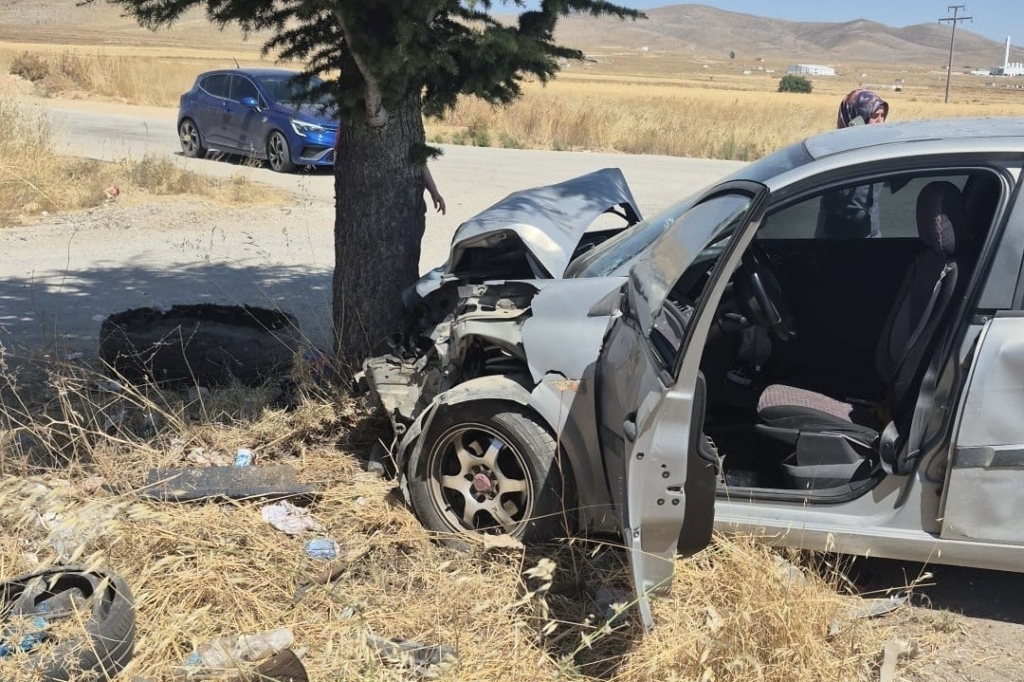 Eskişehir’de 2 araç çarpıştı: 1’i bebek, 1’i çocuk 6 yaralı